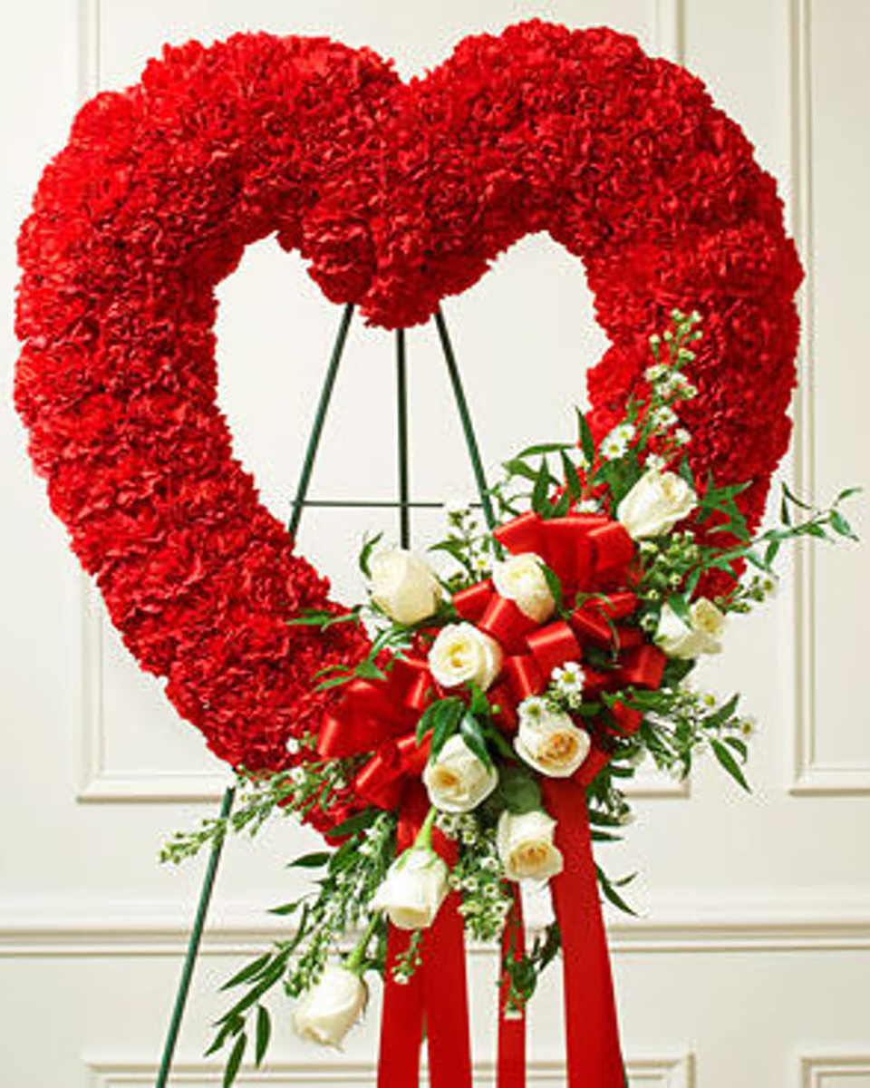 El Rojo Corazon Deluxe (24 Inch) Standing Open Heart of Red Carntions, with an accent Spray of White Roses.
DELIVERY: Every order is hand-delivered direct to the recipient. These items will be delivered by us locally, or a qualified retail local florist.