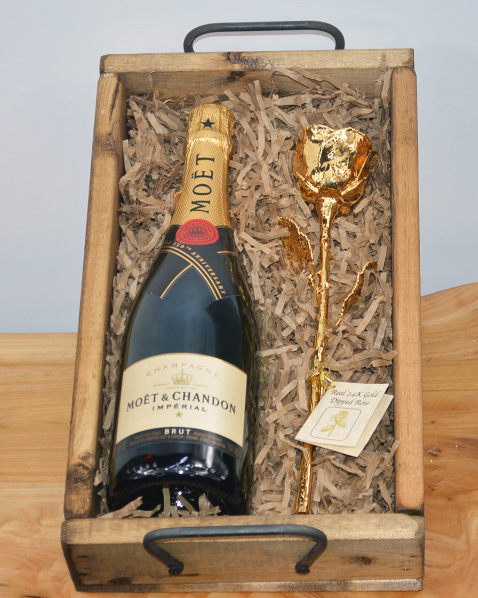 Champagne and 24 Karat Gold Rose Champagne & 24 Karat Gold Rose Champagne and 24 Karat Gold Rose
Moet & Chandon Champagne is paired with a 24 Karrot Gold Dipped Rose in a rustic wood tray.
DELIVERY: Every order is hand-delivered direct to the recipient. This item is only deliverable to local areas serviced by Allen’s Flower Market Stores. 