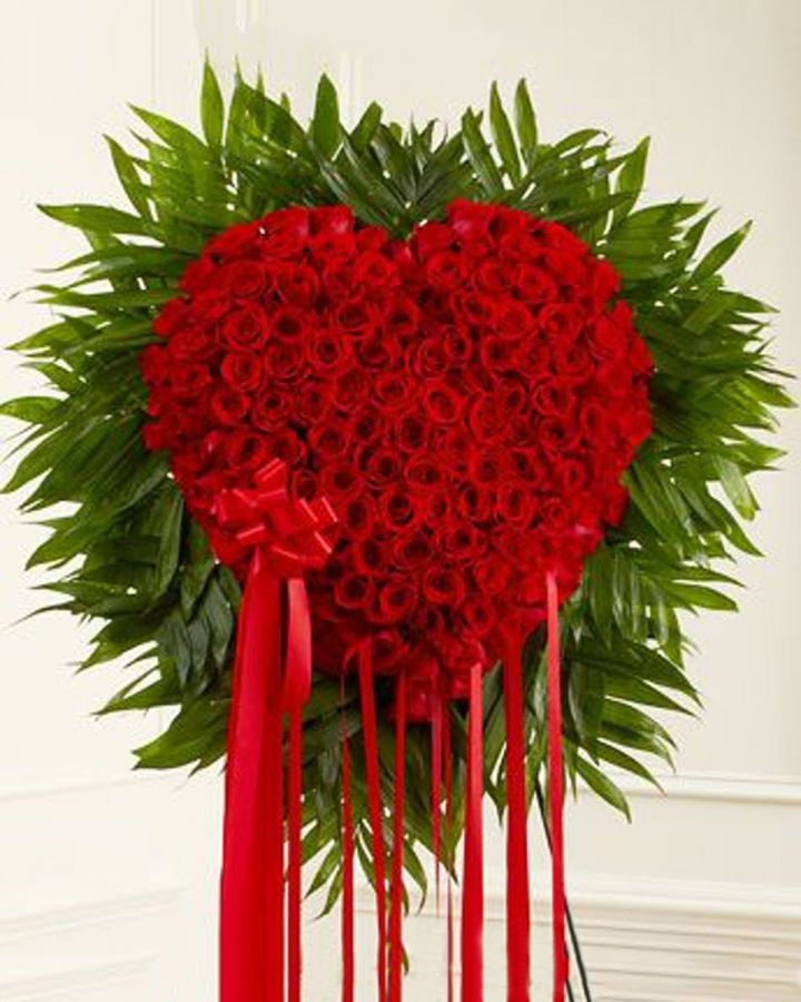 Forever Red Roses Standard (18 Inch) Truly brilliant, this custom designed closed heart features 150 red roses backed by greenery for a stunning tribute.
DELIVERY: Every order is hand-delivered direct to the recipient. These items will be delivered by us locally, or a qualified retail local florist.
