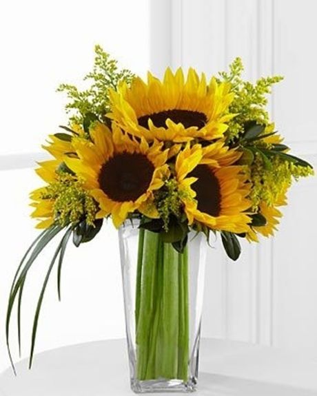 Sexy Sunflowers-One of our favorite flowers, sunflowers, showcased in a modern and sophisticated presentation. sunflowers